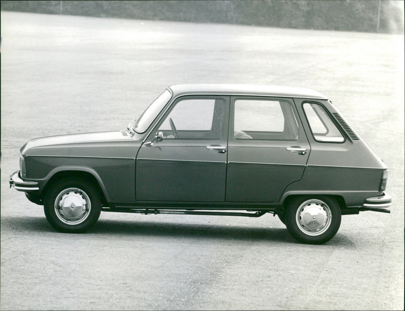 Renault 6 - Vintage Photograph