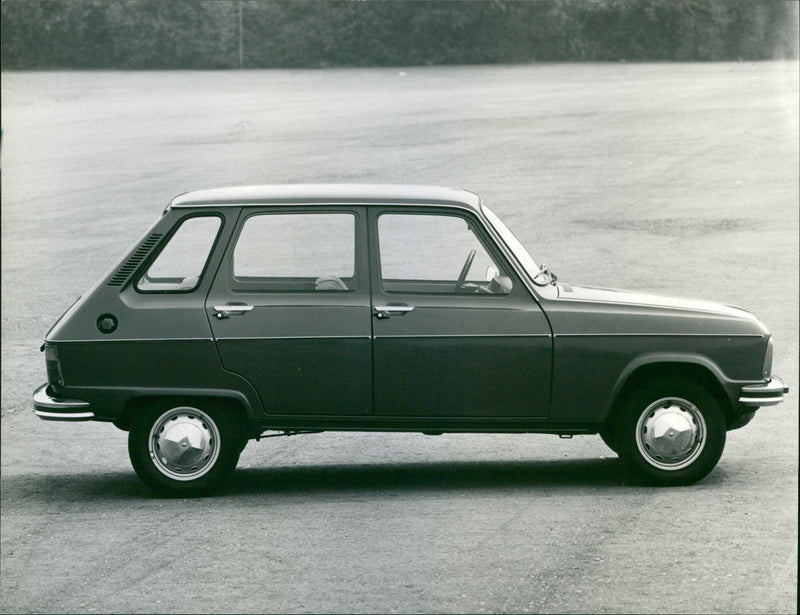 Renault 6 - Vintage Photograph