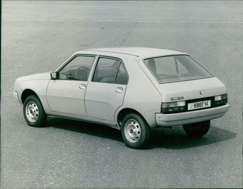 Renault 14 - Vintage Photograph