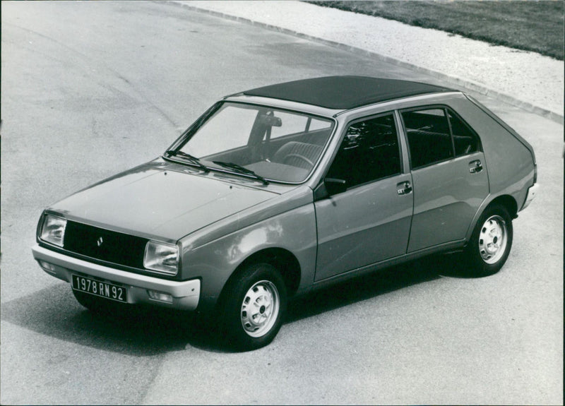 Renault 14 - Vintage Photograph