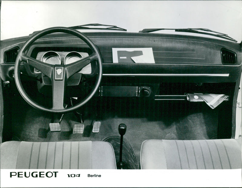 Peugeot 104 Berline's cockpit - Vintage Photograph