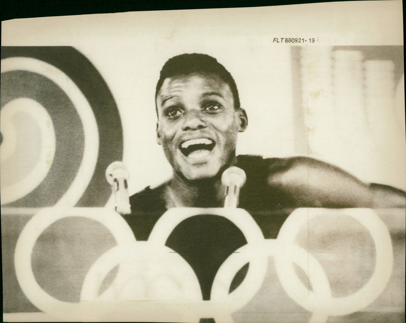 Carl Lewis, Athletics USA, running, Olympic Seoul - Vintage Photograph