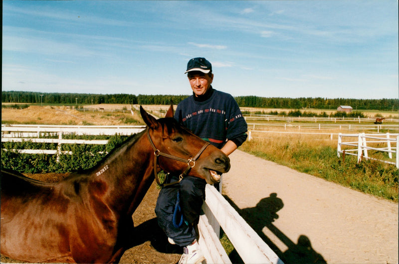 Jan-Erik Eriksson, travtränare, med Lord Byron - Vintage Photograph