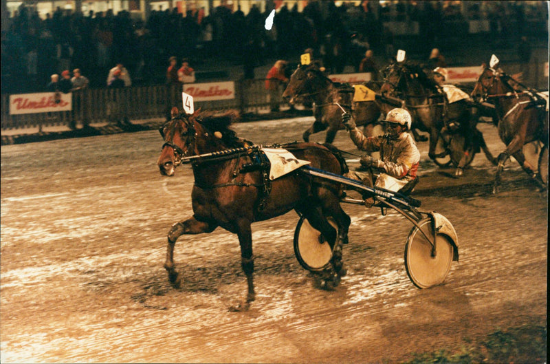 Jan-Erik Eriksson med Gusten Scoop - Vintage Photograph