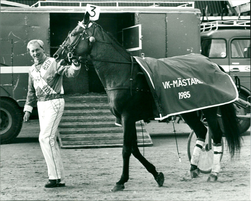 Jan-Erik Eriksson med hästen Goldhorse - Vintage Photograph