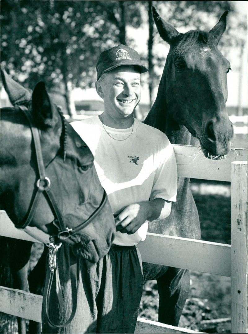 Jan-Erik Eriksson med Facing Facts och Vårregn - Vintage Photograph