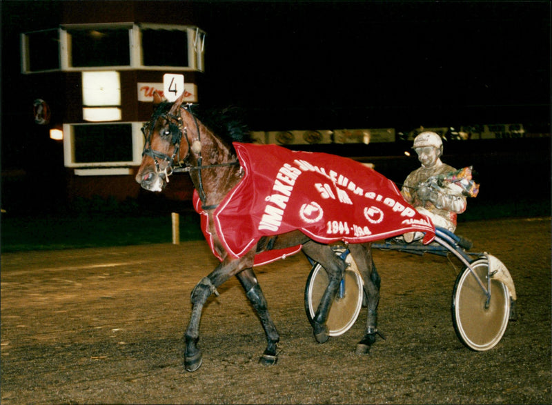 Jan-Erik Eriksson med Gusten Scoop vann Umåkers jubileumslopp - Vintage Photograph