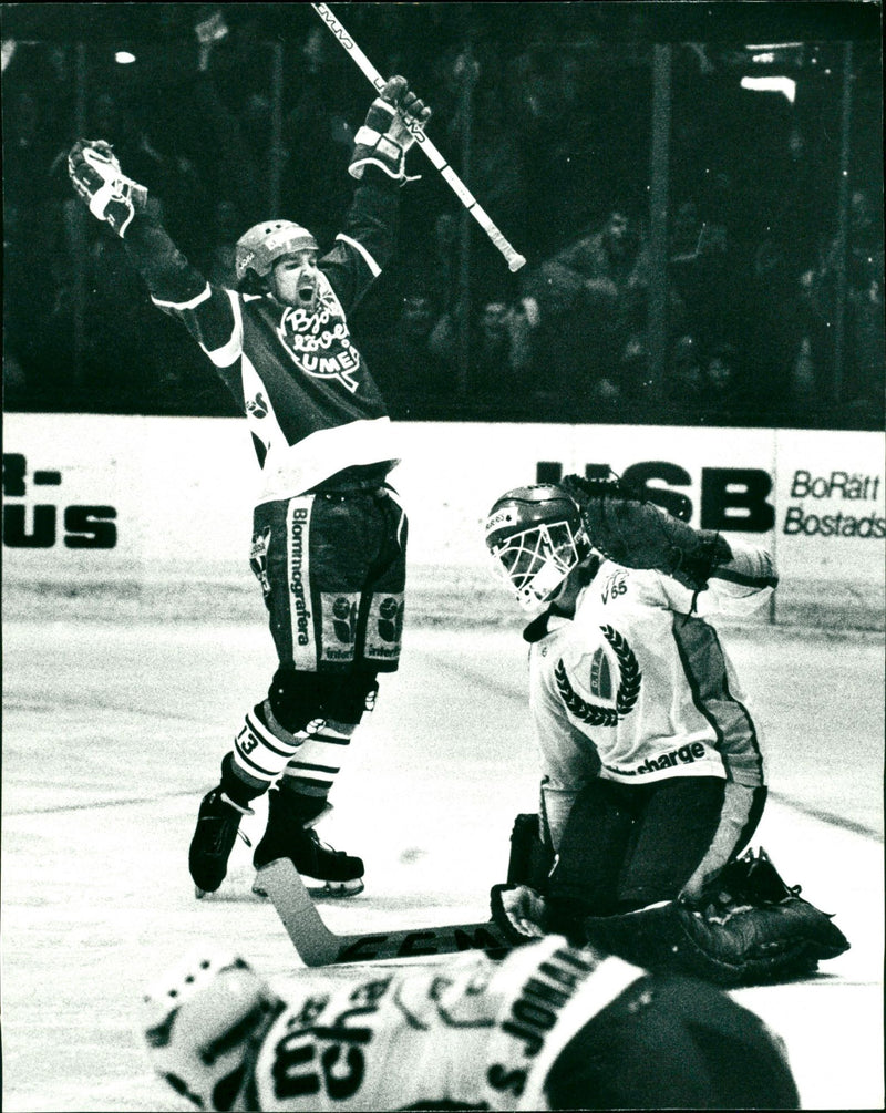 Hans Edlund, Björklöven, jublar efter målet mot Djurgården - Vintage Photograph