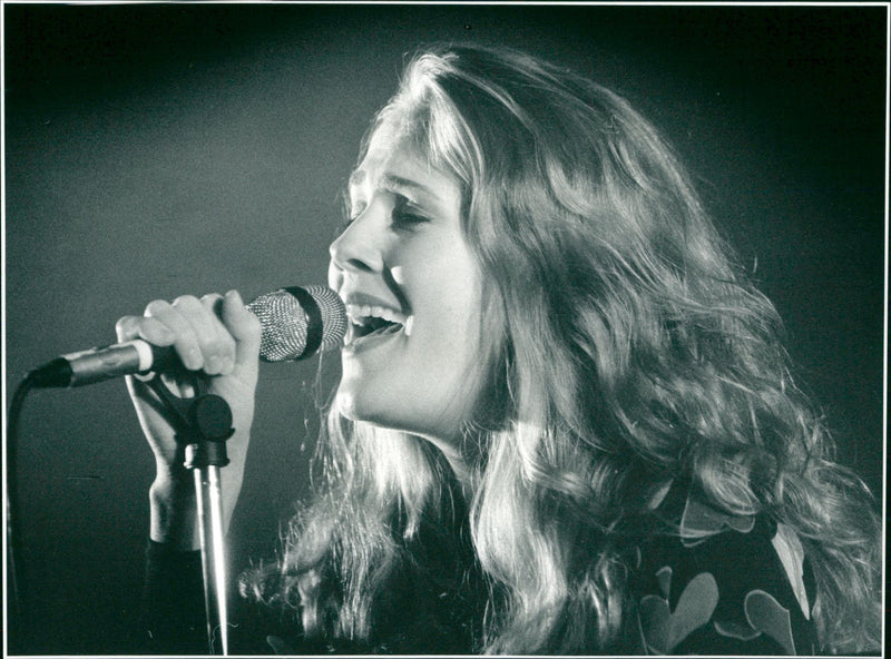 MUSIC PERSONS SHELF PEOPLE OVK UMEA ARTIST IRMA SCHULT JOHAN GUNSEUS FOLDER - Vintage Photograph