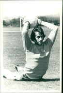 PEOPLE PERSONS SHELF RAY FOOTBALL LIVERPOOL CLEMENCE DAY ENGLAND FOLDER GRI - Vintage Photograph