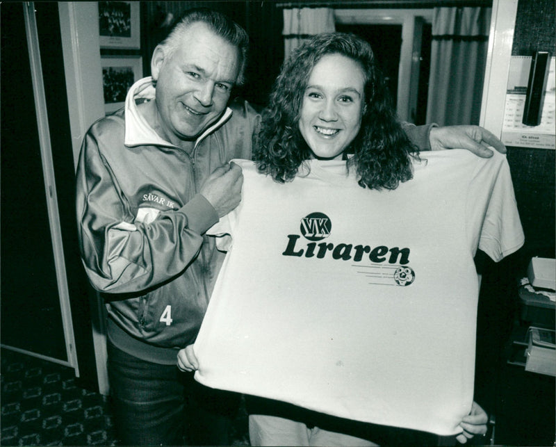 Anette Leijon, Sävar IK, med pappa och lagledare Allan Leijon - Vintage Photograph