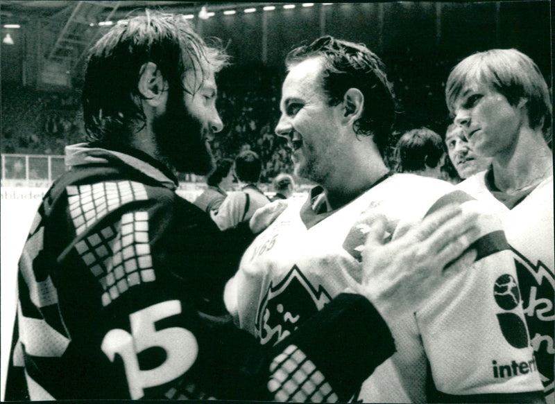 SM-final AIK - Björklöven, AIK vinner SM. Gunnar Leidborg, AIK, Göte Välitalo, Löven - Vintage Photograph