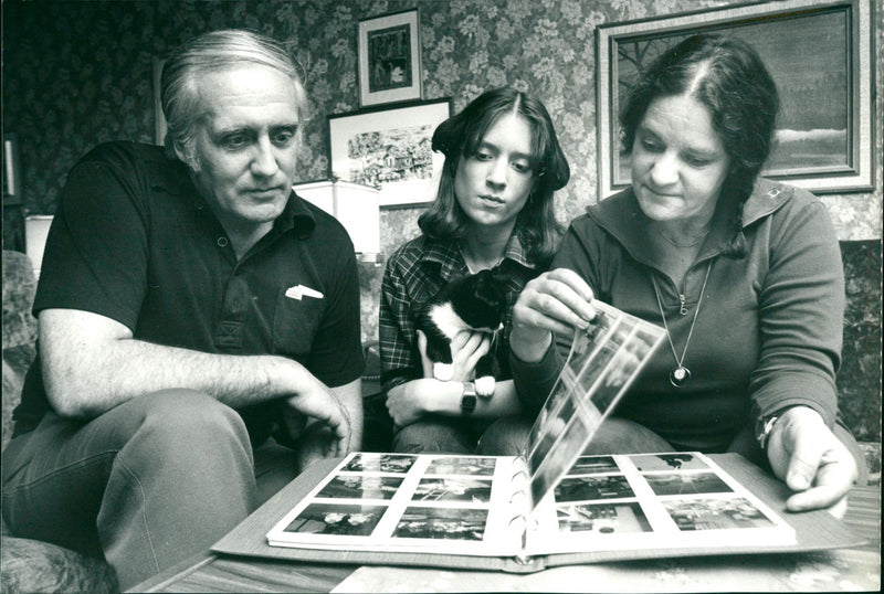 Familjen Sundström. Elon Sundström, Pernilla Sudnström och Britt Sundström - Vintage Photograph