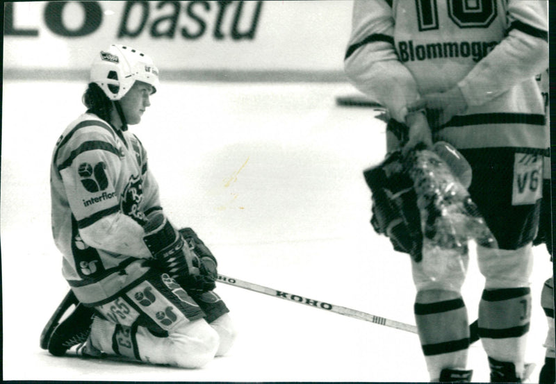 Roger "Bullen" Hägglund, Björklöven, efter förlust i SM-finalen på Scandinavium - Vintage Photograph