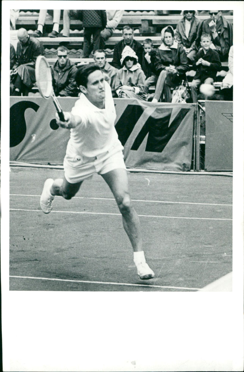 Roy Emerson i aktion - Vintage Photograph