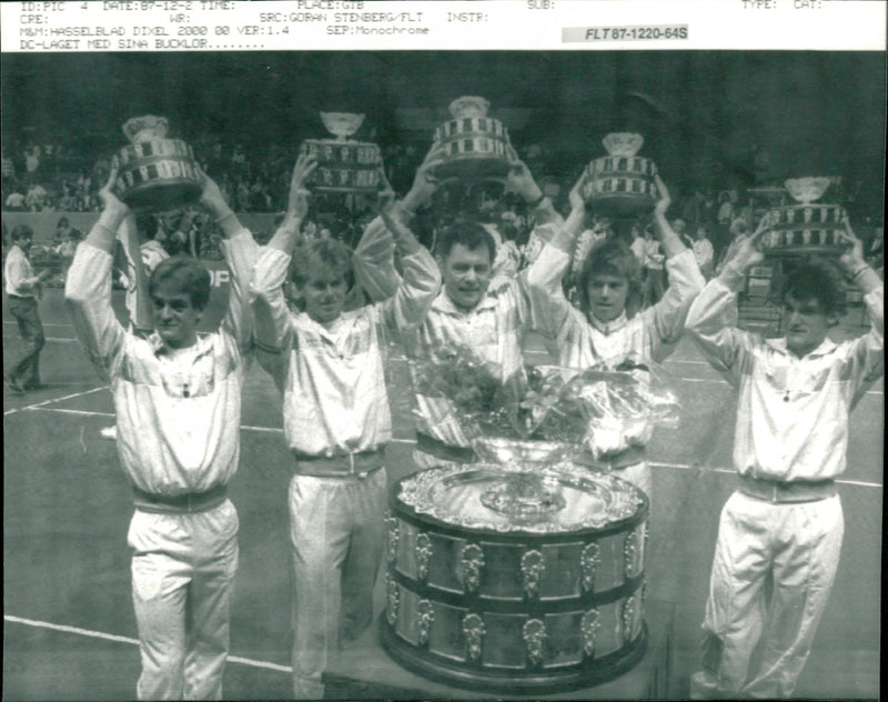 Davis Cup trophies. Anders Järryd, Stefan Edberg, Hasse Olsson, Joakim Nyström and Mats Wilander - Vintage Photograph