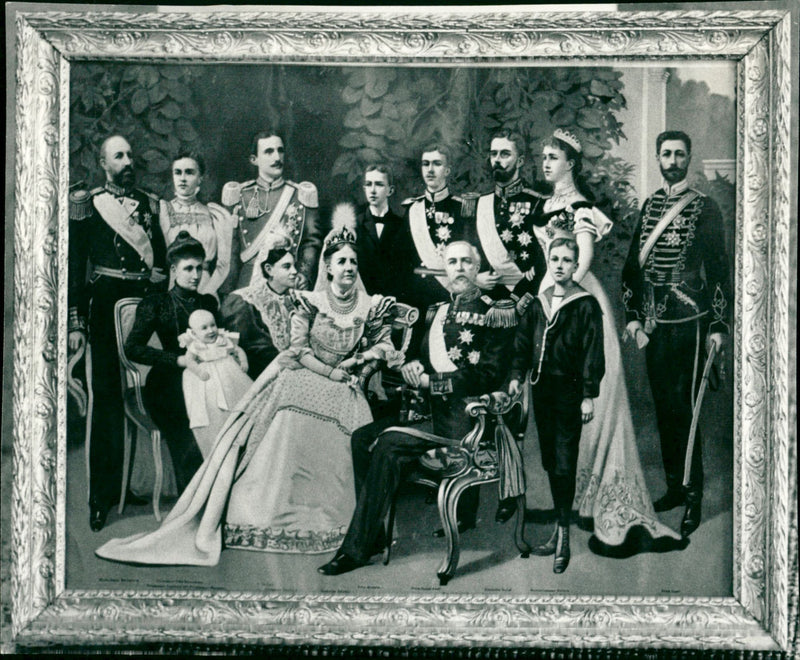 Photograph of Tsar portrait Oscar II with the royal family - Vintage Photograph