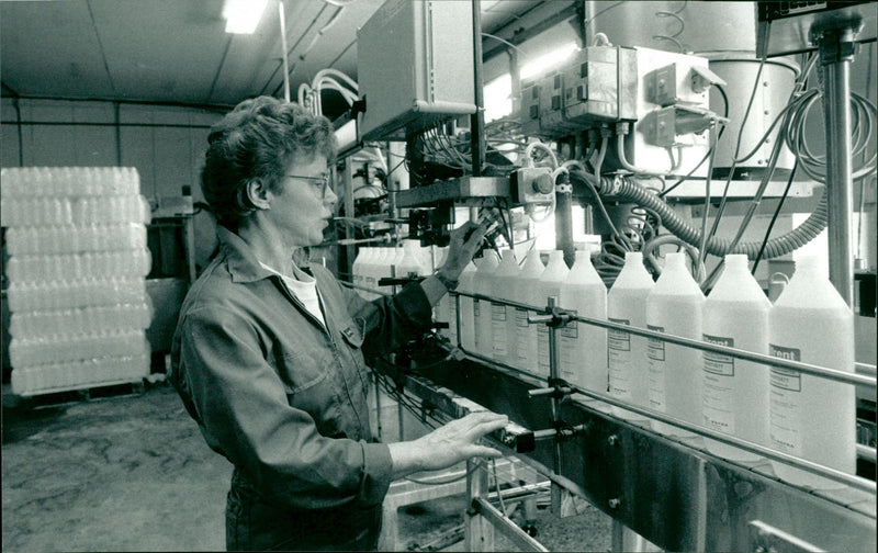 1990 CONTINUE COMMUNITY WANNA ENNAS MRS HIEVELNING VANNAS ARCHIVE LOU BELI WEBA - Vintage Photograph