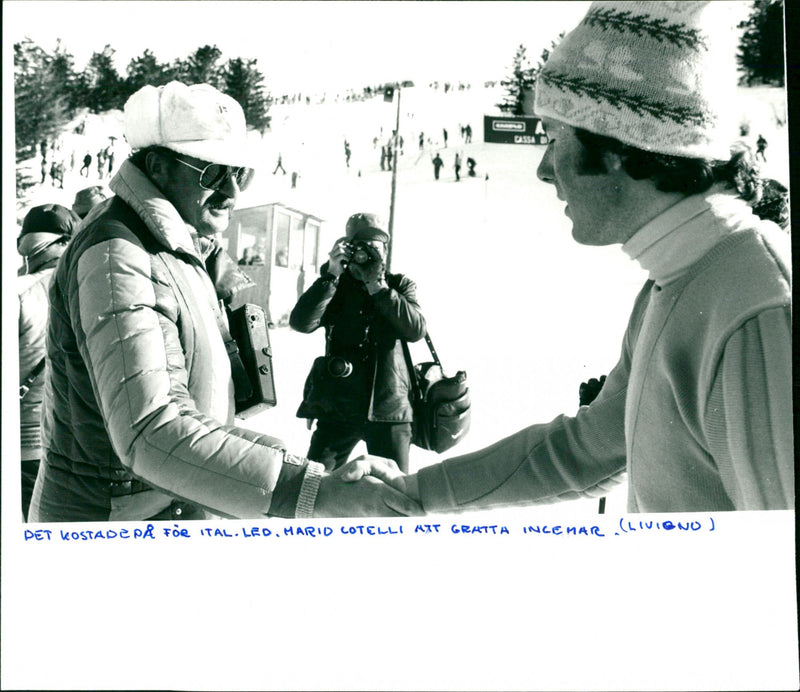 Mario Cotelli gratulerar Ingemar Stenmark i Livigno - Vintage Photograph