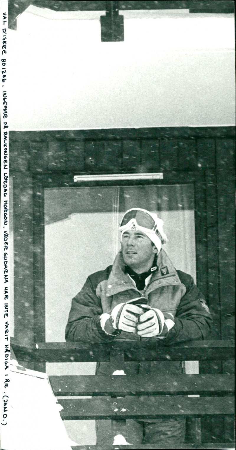 Ingemar Stenmark på balkongen i Val-d'Isère - Vintage Photograph