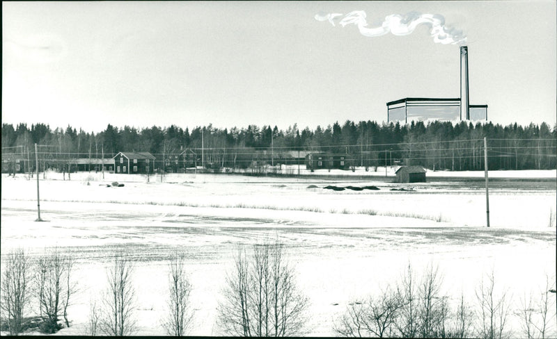 1983 UNCA BUILT TILLHO MARK EVANUE PHOTO ALAVE VERLEET BERGGREN ROLAND - Vintage Photograph