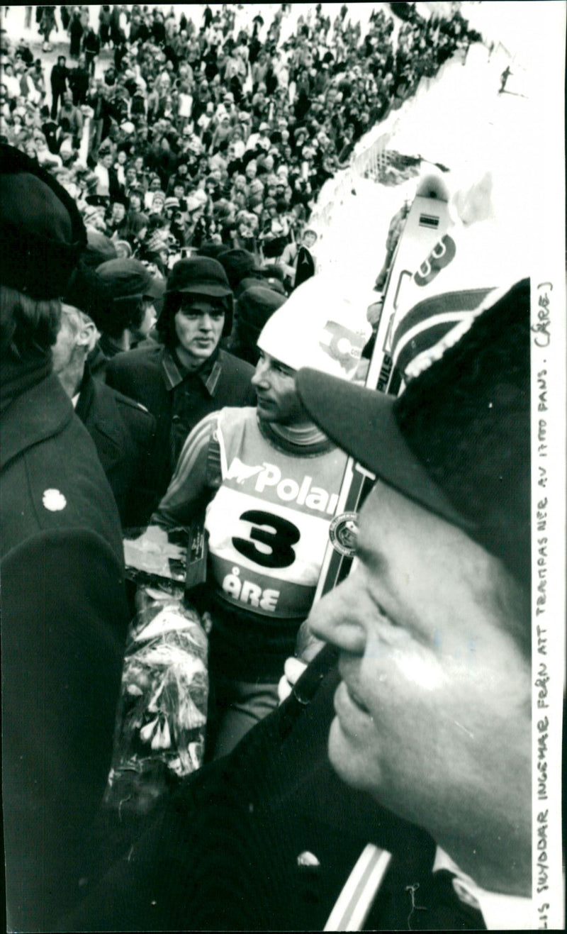 Police protect Ingemar Stenmark from being trampled down by 17,000 fans in Åre - Vintage Photograph