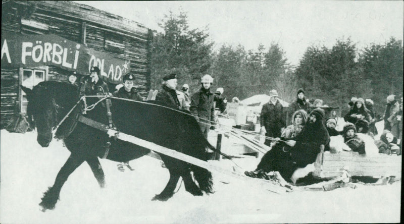 1980 DOROTEA MRS ALTE ARKIV ALAND TANSILIEN THEN TIGHOR BERGSHOM BURNED - Vintage Photograph