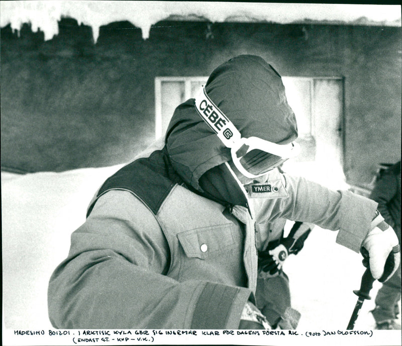 In Arctic cold, Ingemar Stenmark is getting ready for today's first ride in Madesimo - Vintage Photograph