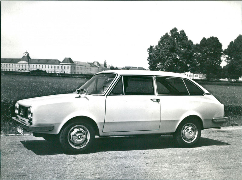 Glas 1304 CL 1.3 Liter - Vintage Photograph