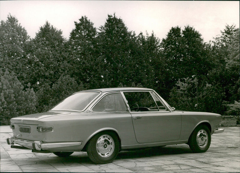 Glas V8 2.6 e-coupe - Vintage Photograph