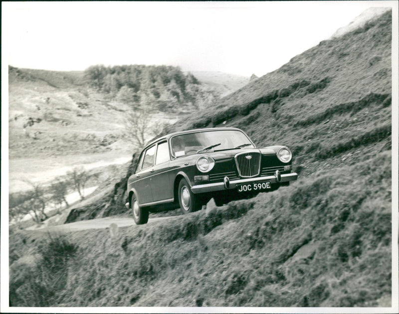 Wolseley 1800 Saloon - Vintage Photograph
