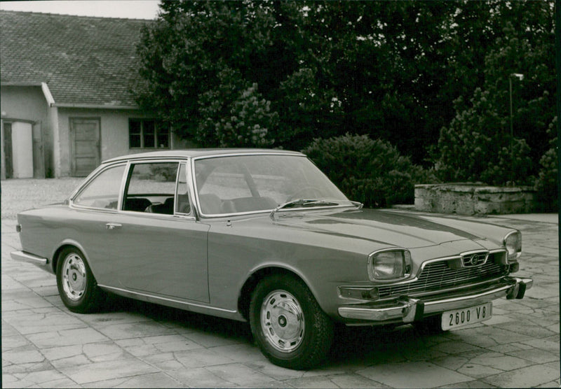 Glas V8 2.6 e-coupe - Vintage Photograph