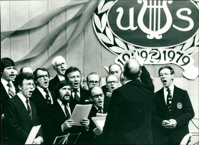1979 MUSIC LOCAL CHOIR ANY ARCHIVE PHOTO GUYS ASSOCIATION UUED ROLAND - Vintage Photograph