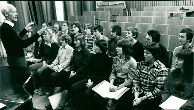 MUSIC LOCAL CHOIR SANGKRAFT CANECI BLOWS MATTSSON CUG ARCHIVE PHOTO NOW MARTIN - Vintage Photograph