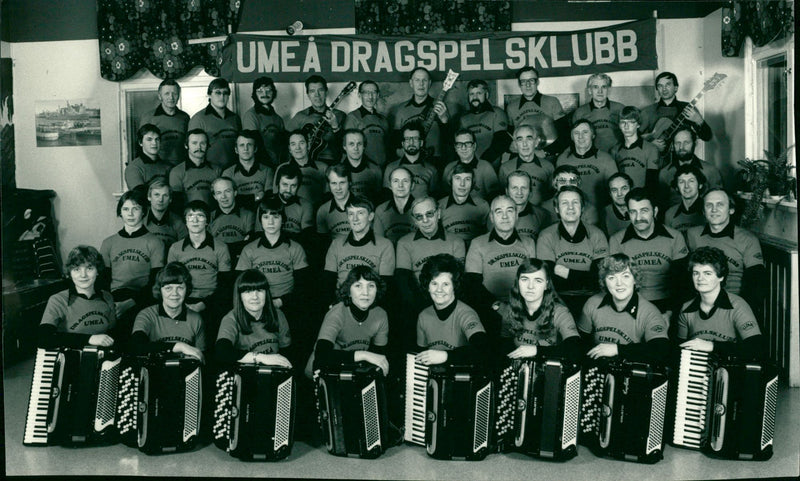 1982 MUSIC LOCAL GROUPS GAMES MUCH ARCHIVE DRAW CLUBLE ADDITION - Vintage Photograph