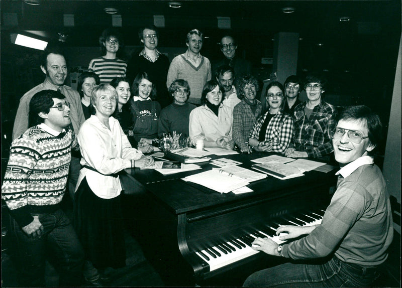 1982 MUSIC LOCAL CHOIRS PER ARCHIVE KIS NEVEA CHAMBERS PHOTO WELL OSKARSSON BELONGING - Vintage Photograph