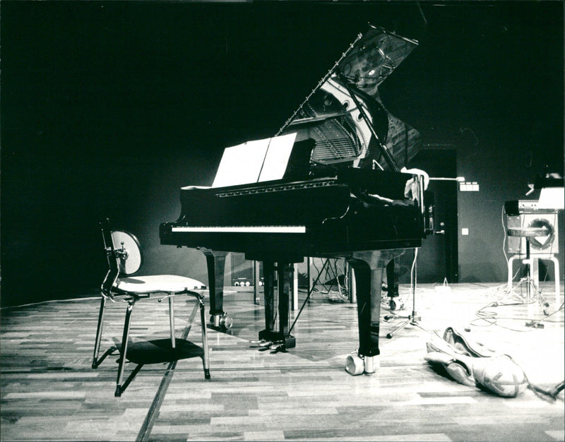 1988 MUSIC INSTRUMENTS INCLUDING SHELF INSTUMENT GRAND CURT DAHLGREN OVK WING - Vintage Photograph