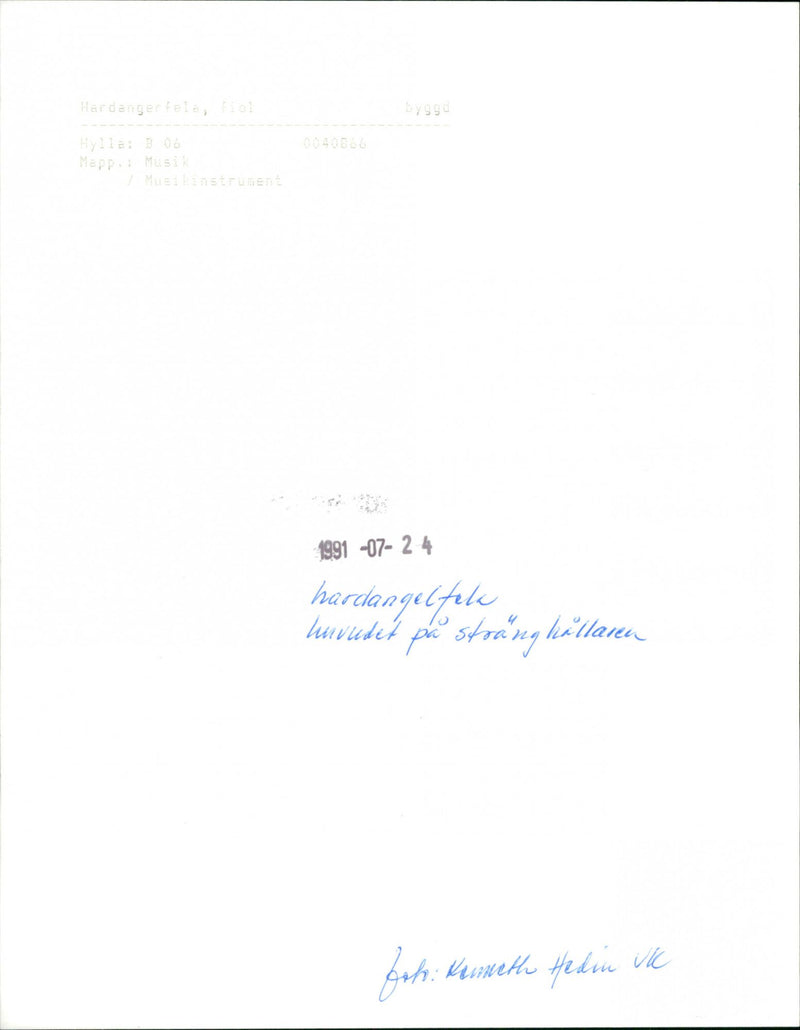 1991 MUSIC INSTRUMENTS INCLUDING HARDANGELTELE BUILT HOL KERETHE KILLANA HARDANG - Vintage Photograph