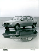 Overall view of Renault 14 car. - Vintage Photograph