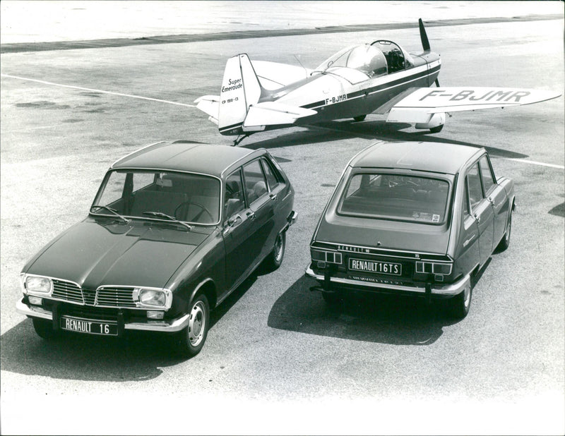 Renault 16 - Vintage Photograph