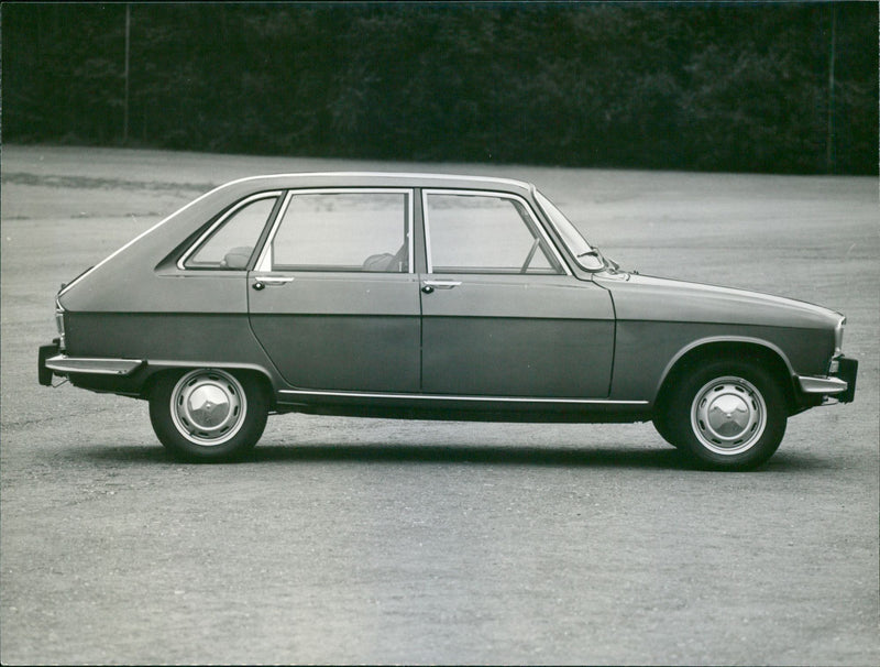 Renault 16 - Vintage Photograph