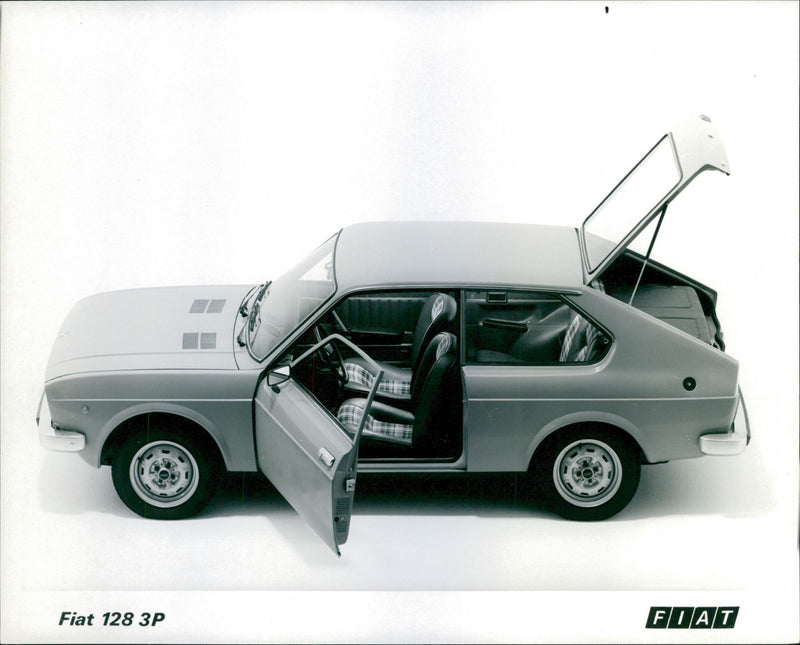 Fiat 128 3p - Vintage Photograph