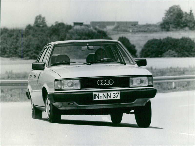 Audi 80 D - Vintage Photograph
