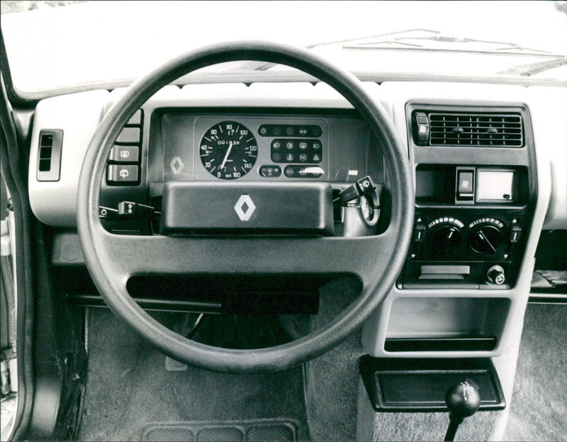 Renault 5 GTL - Vintage Photograph