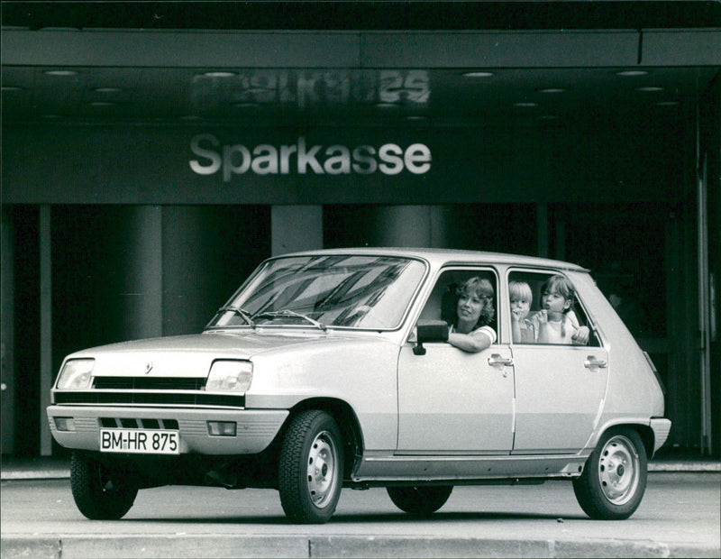 Renault 5 TL - Vintage Photograph