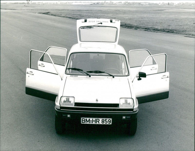 Renault 5 - Vintage Photograph