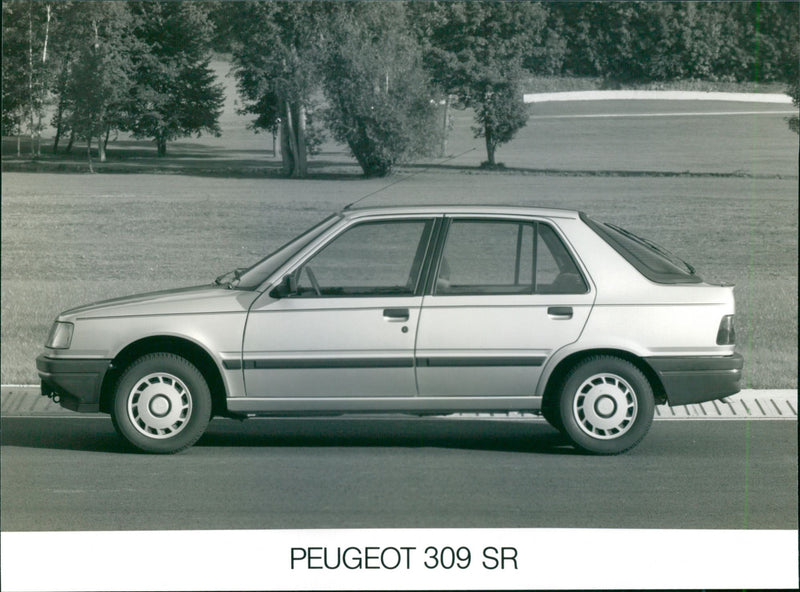 Peugeot 309 SR - Vintage Photograph