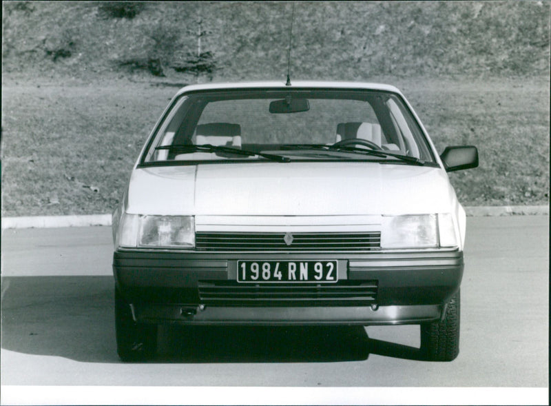 Renault 25 - Vintage Photograph