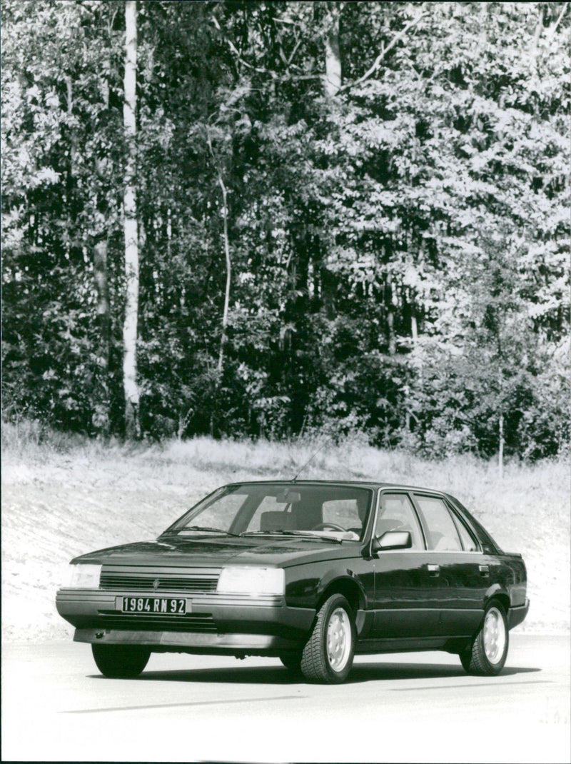 Renault 25 - Vintage Photograph