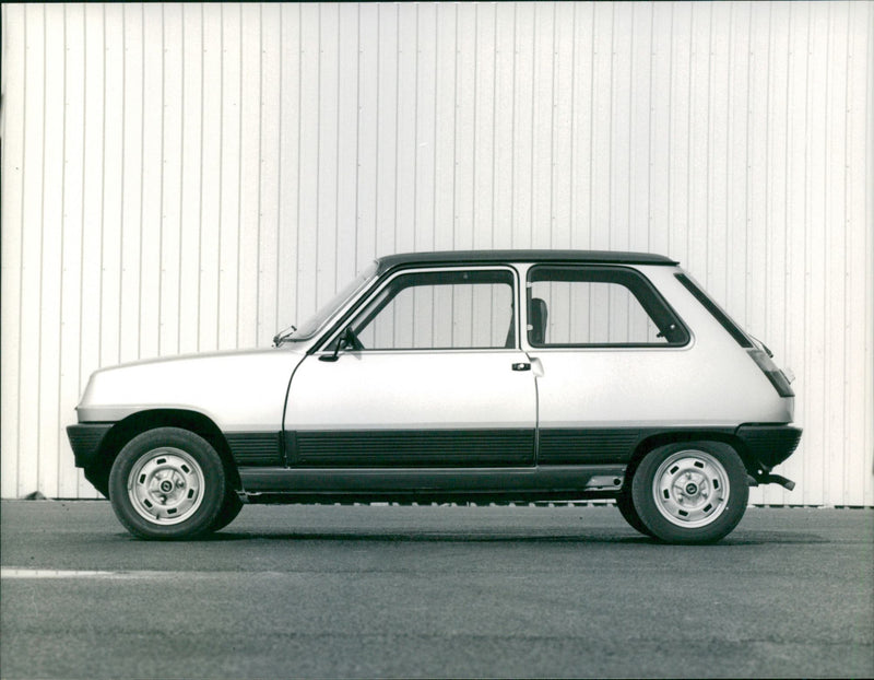 Renault 5 - Vintage Photograph